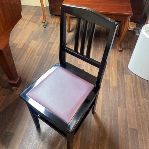 ピアノ椅子、トムソン椅子、背もたれ付き。