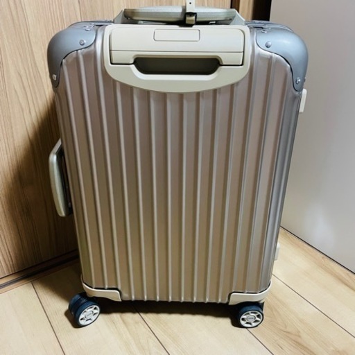 使用一回　リモワ　スーツケース　32l トパーズ