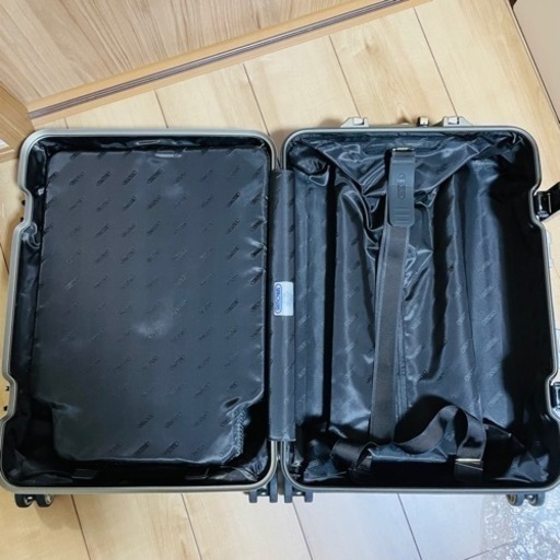 使用一回　リモワ　スーツケース　32l トパーズ