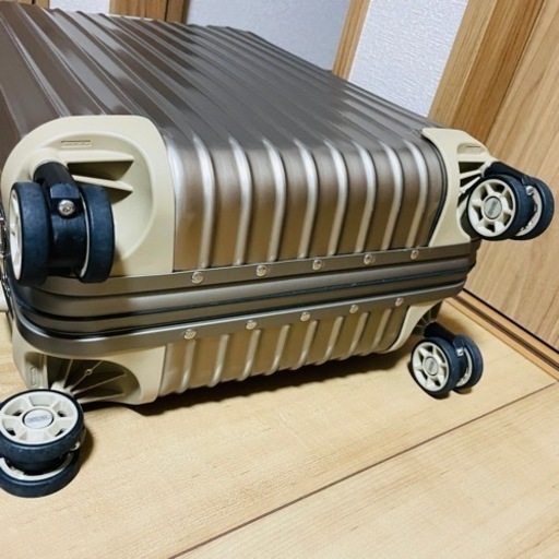使用一回　リモワ　スーツケース　32l トパーズ