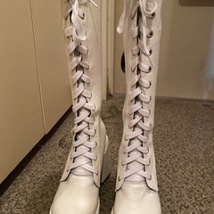 コスプレにも！BODYLINEの白いブーツ（多分Mサイズ）の画像