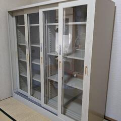 鍵付きスチール棚