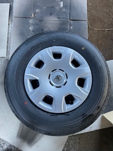 ハイエース純正タイヤ新品