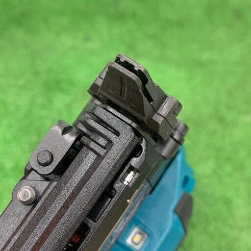 マキタ makita FN001GZ 40Vmax 40mm 充電式仕上釘打機 本体のみ【野田愛宕店】【店頭取引限定】【中古】ITXH85JPF7KG