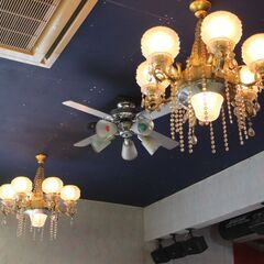 レトロな昭和時代のシャンデリア・4台まとめての出品です。外径約75ｃｍ（※一台はレンズが数個欠品しておりますパーツ取に）引き取り限定の画像
