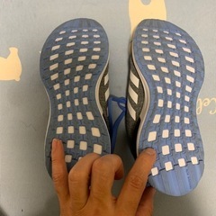 スニーカー　adidasの画像