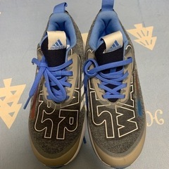 スニーカー　adidas