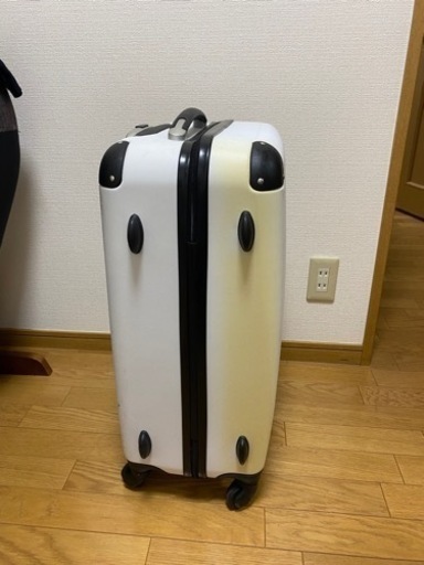 キャリーケース　白