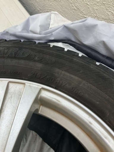 エクストレイル　ホイールタイヤ17インチ　215/60/R17  スタッドレスタイヤ経年劣化有り