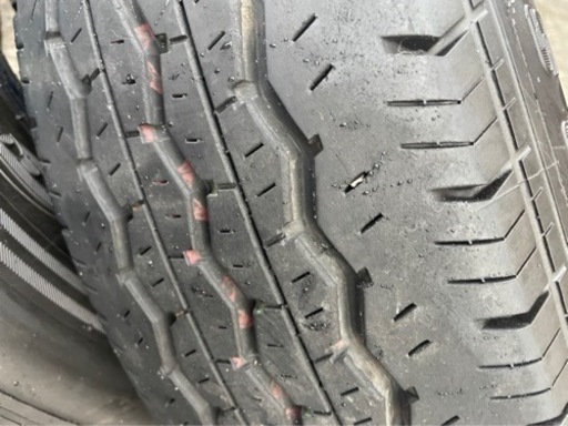 バン用タイヤ　195/80r15 バリ山　ブリヂストン　ハイエース等にいかがでしょうか？