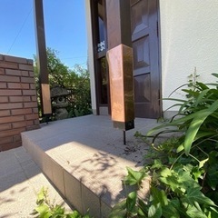銅板柱巻き工事、玄関扉裾板金加工・大阪府枚方市 - リフォーム