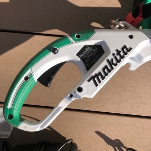 マキタ　makita 充電式草刈機　MUR100D