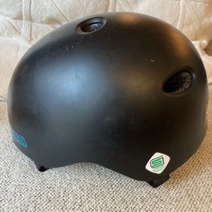 子ども用ヘルメット（スケートボード、自転車などに）
