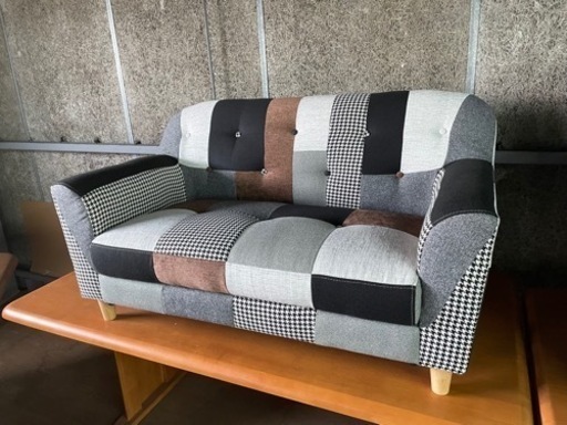 オシャレなパッチワークの2人掛けソファー　訳あり