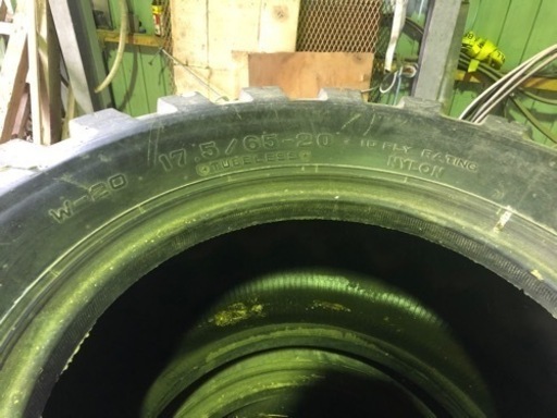 ショベル　タイヤ　4本セット