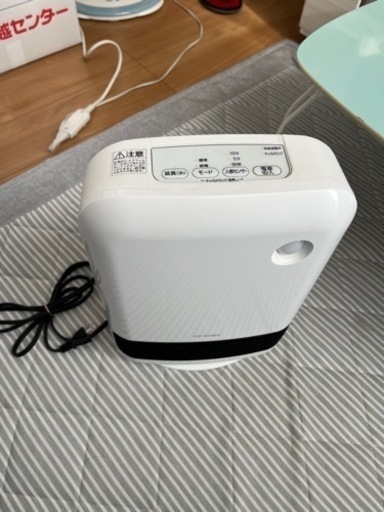 【美品】アイリスオーヤマ　セラミックファンヒーター