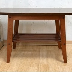 レトロなセンターテーブルの画像