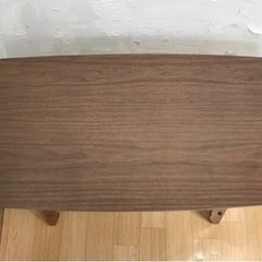 レトロなセンターテーブルの画像