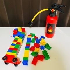 ★子供おもちゃ２点セット：ブロック＆消化器