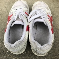 体育館シューズ　赤Bの画像