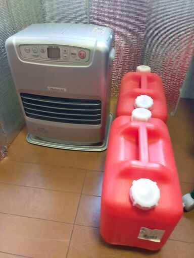 ダイニチブルーファンヒーター　気化器分解メンテナンス済み　ワンタッチタンク　　ポリタンク10リッター2缶付き