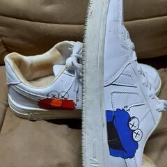 👟ナイキ×セサミストリート×KAWS スニーカー 24cm トリ...