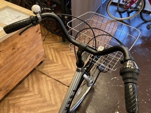 【後輪タイヤ・後輪チューブ新品！ LEDオートライト】6段変速　27インチ自転車　シルバー