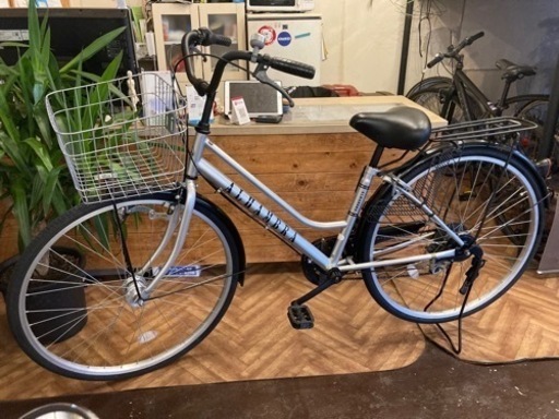 【後輪タイヤ・後輪チューブ新品！ LEDオートライト】6段変速　27インチ自転車　シルバー