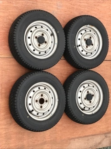 スズキ軽トラック、バン用　スタットレスタイヤ　ブリヂストンw300