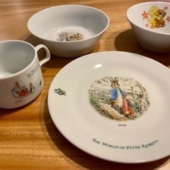 Suzy´s Zoo、ピーターラビットの食器セットの画像