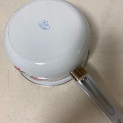 可愛い　ホーロー　片手鍋　16㎝　薔薇柄　ガラス蓋付きの画像