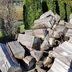 処分 大特価！！ 杉、ヒノキ 乾燥済み薪 大中割り ダンプ20台分 県内