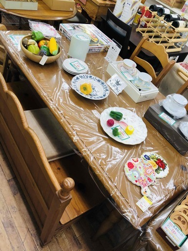 ダイニングテーブル各種販売してます!!