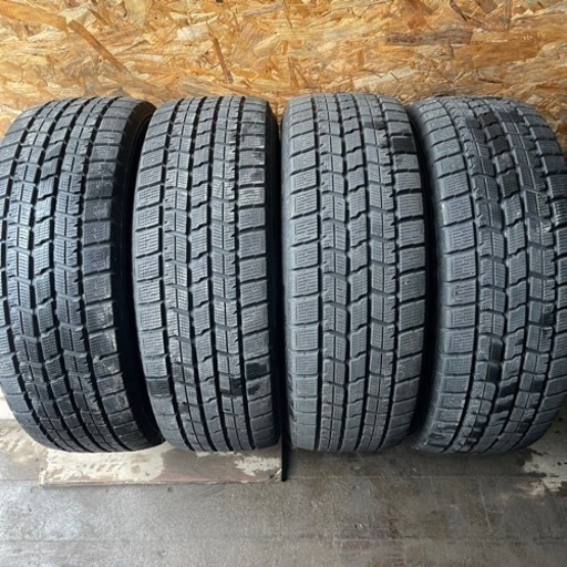 バリ山　GOODYEAR グッドイヤー　ICENAVI7 215/60R16 スタッドレス タイヤ　2017年製　16インチ