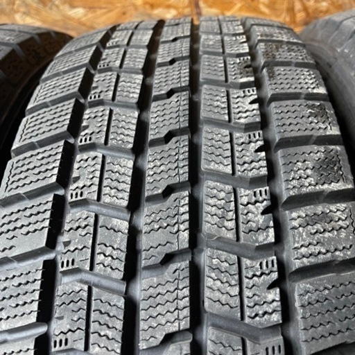 バリ山　GOODYEAR グッドイヤー　ICENAVI7 215/60R16 スタッドレス タイヤ　2017年製　16インチ