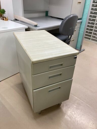 ワゴンキャビネット　オフィスデスク用　カギ付き