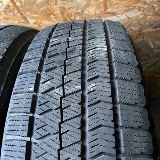 バリ山　BRIDGESTONE ブリヂストン　ブリジストン　VRX2 205/65R16 スタッドレス タイヤ　2017年製　16イン