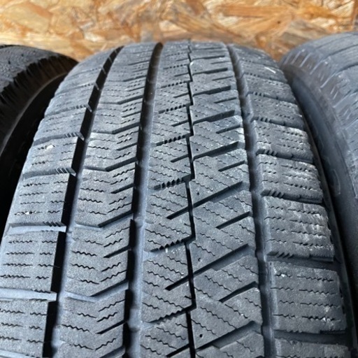 バリ山　BRIDGESTONE ブリヂストン　ブリジストン　VRX2 205/65R16 スタッドレス タイヤ　2017年製　16イン
