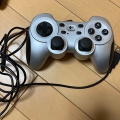 ゲーム用コントローラー２つの画像