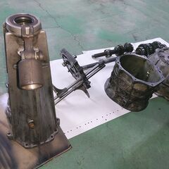 日産　71A5速ミッションパーツ　当時物超貴重品　L20 u20　ハコスカ　フェアレディ等　日産A型5速ミッション　当時物超貴重品　L20 u20　ハコスカ　フェアレディ等の画像