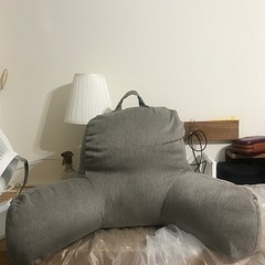 お引き渡し決定済み　カインズのレストクッション　三角クッション　...