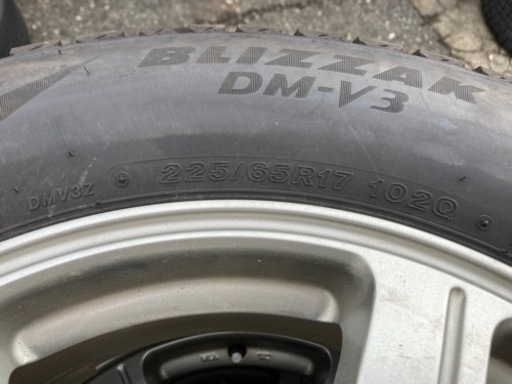 225/65/17 スタッドレス　2019年製造