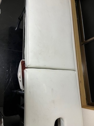 施術　整体　ベッド　白　枕有