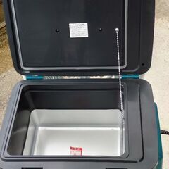 (取引中) クーラーボックス(2電源式電子冷温ボックス)の画像