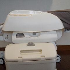コンビ   電動スウィングハイローチェア テーブルつきの画像