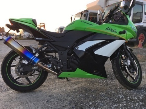 ニンジャ250  走行1万キロ以下H25年式新古車？！