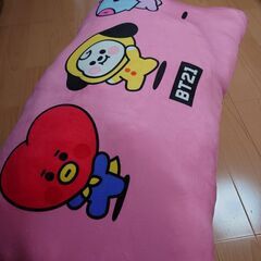 BT21の大きなクッションの画像