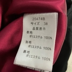 パッと華やかなパーティードレスの画像