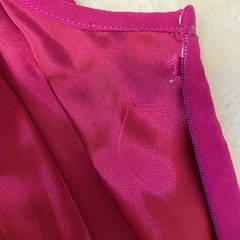 パッと華やかなパーティードレスの画像