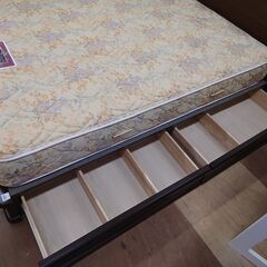 【愛品倶楽部柏店】シモンズ　ビューティレスト　引き出し付ダブルベッドの画像